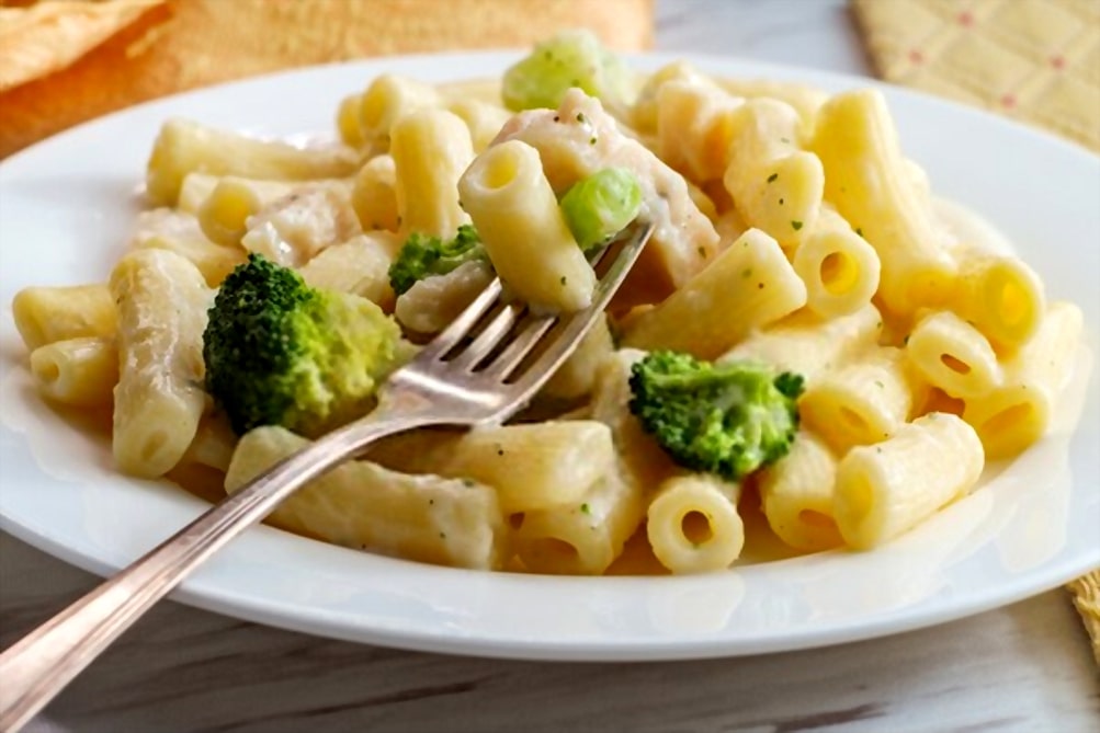 chicken alfredo with broccoli