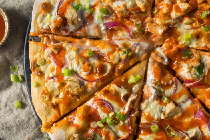 keto buffalo chicken pizza