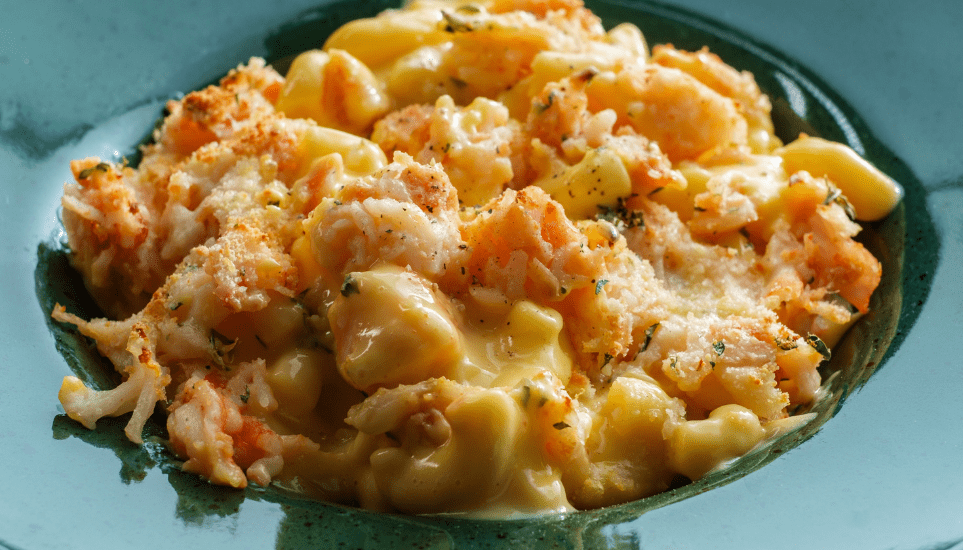 Easy Crockpot Buffalo Chicken Mac and Cheese